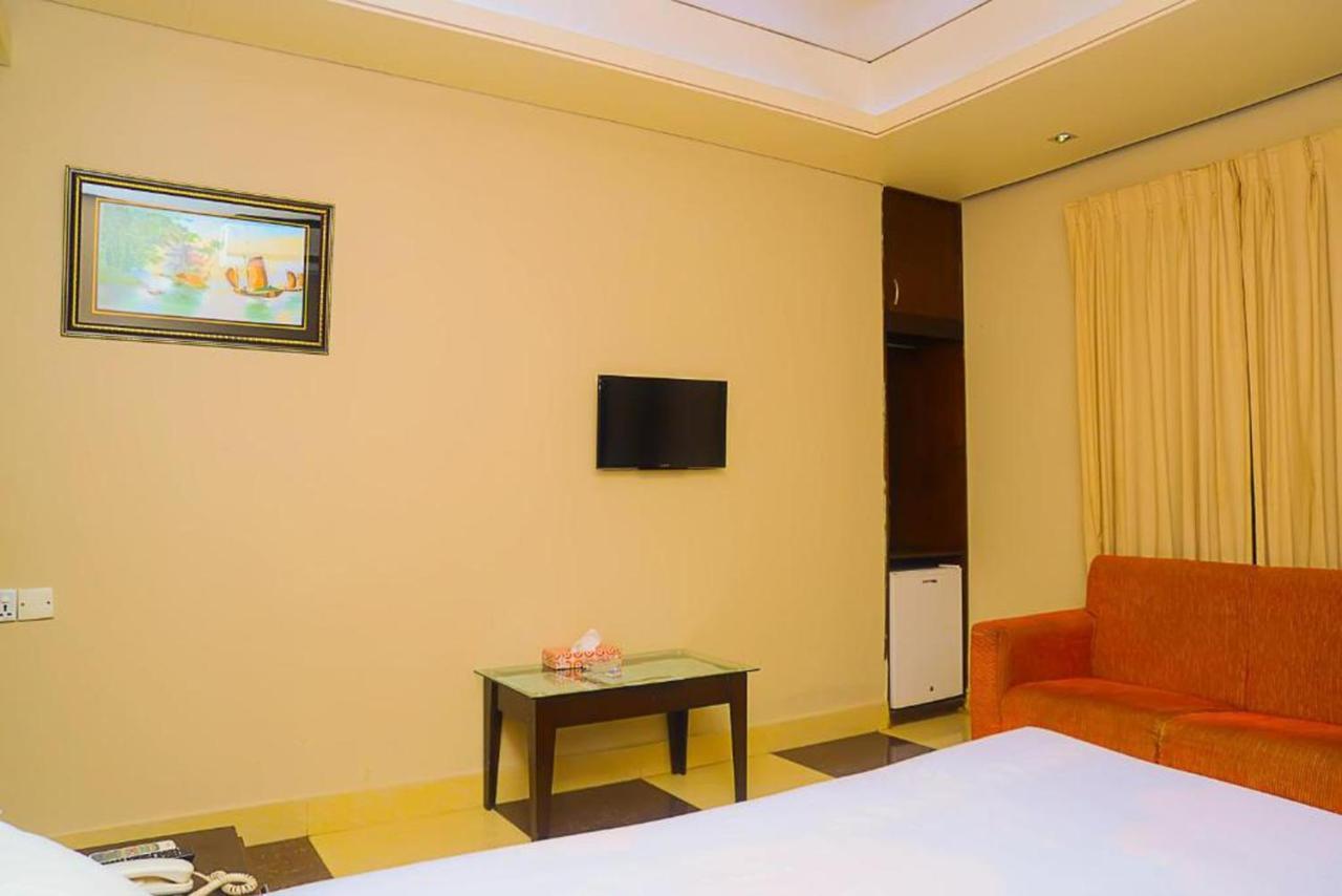 Hotel Royal Living Hotel & Suites Chittagong Eksteriør bilde