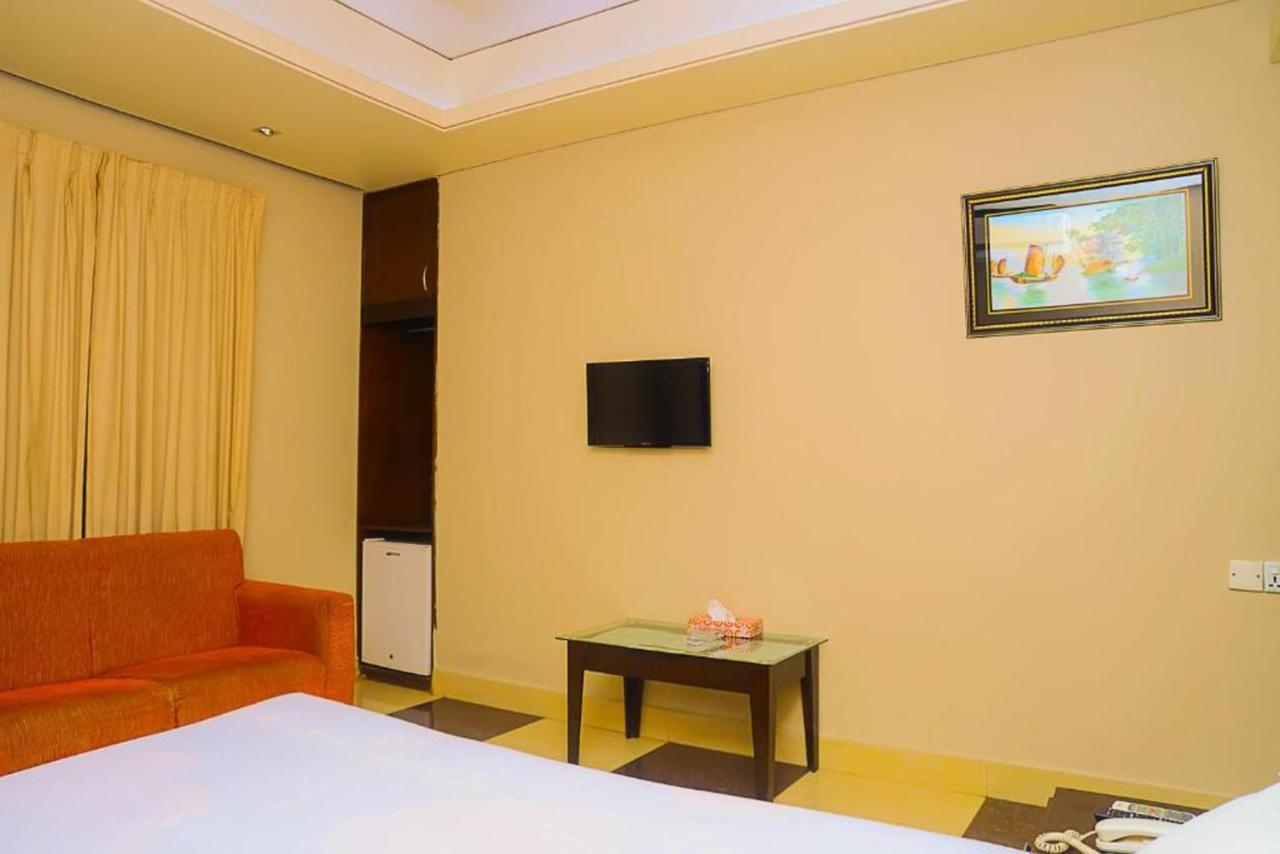 Hotel Royal Living Hotel & Suites Chittagong Eksteriør bilde